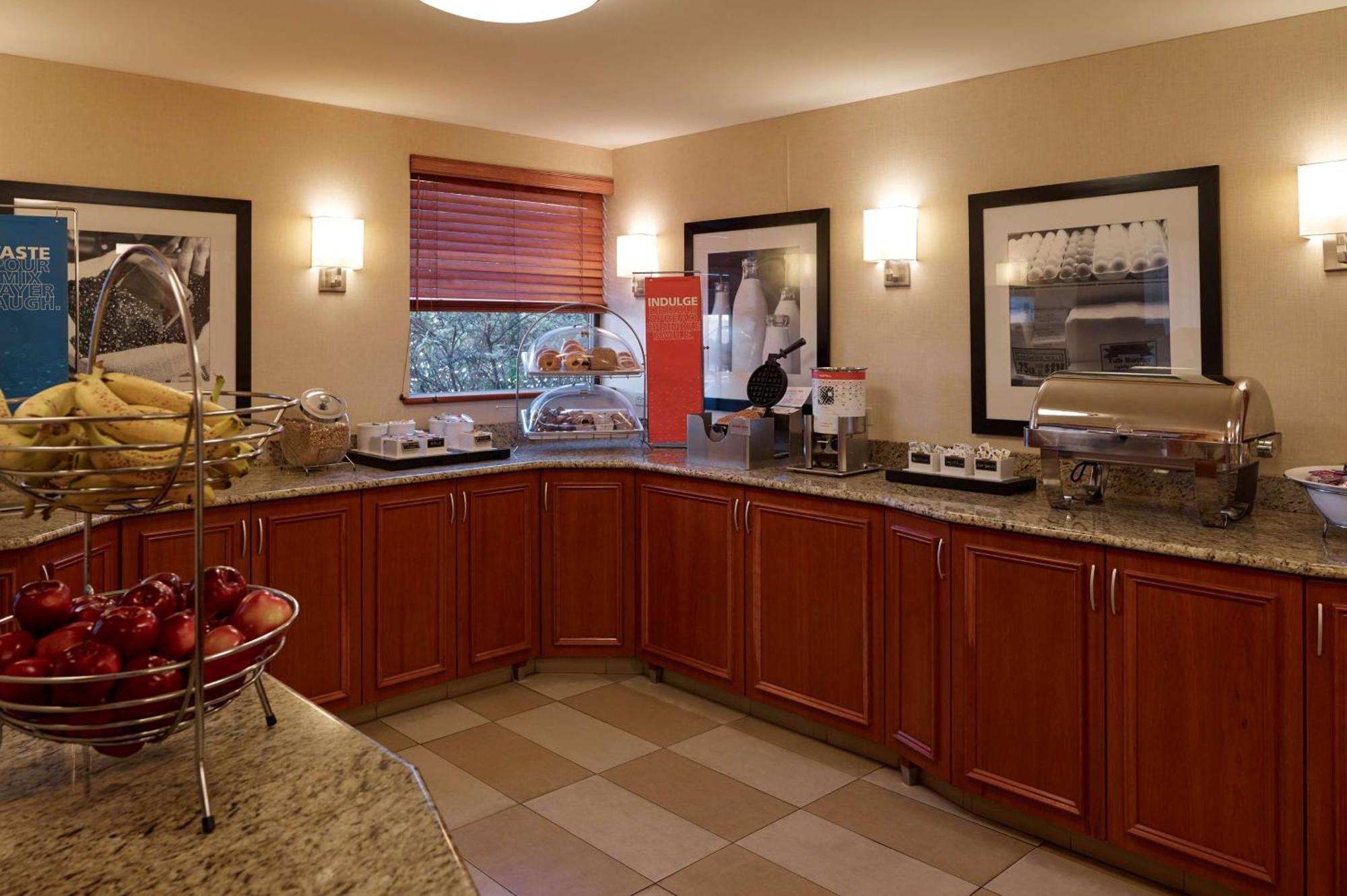 Hampton Inn Portland-Airport South Portland Extérieur photo